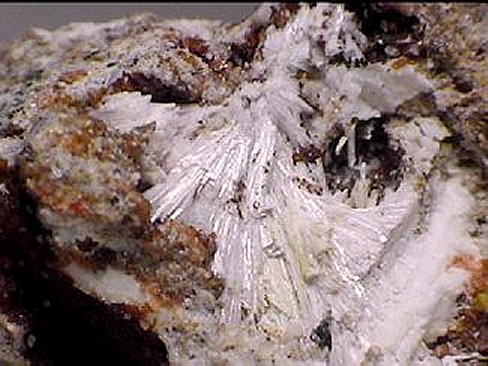 Large Adamsite-(Y) Image