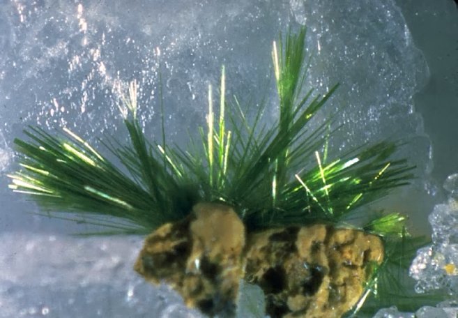 Large Agardite-(Ca) Image