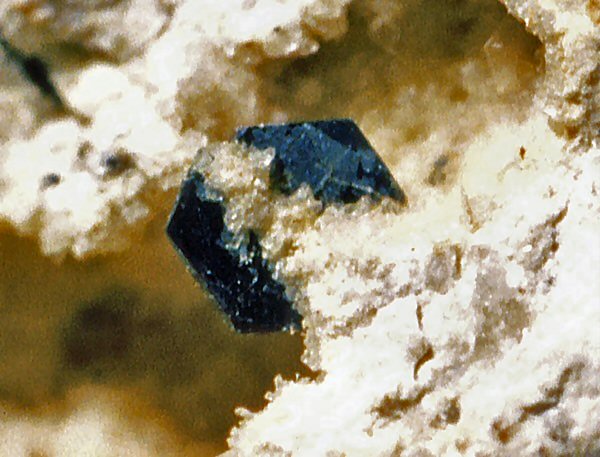 Large Osumilite-(Mg) Image
