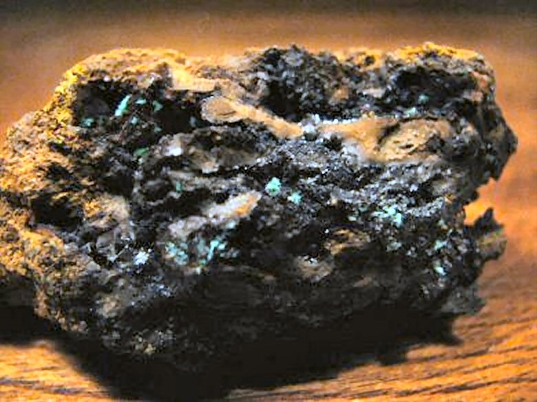 Large Agardite-(La) Image