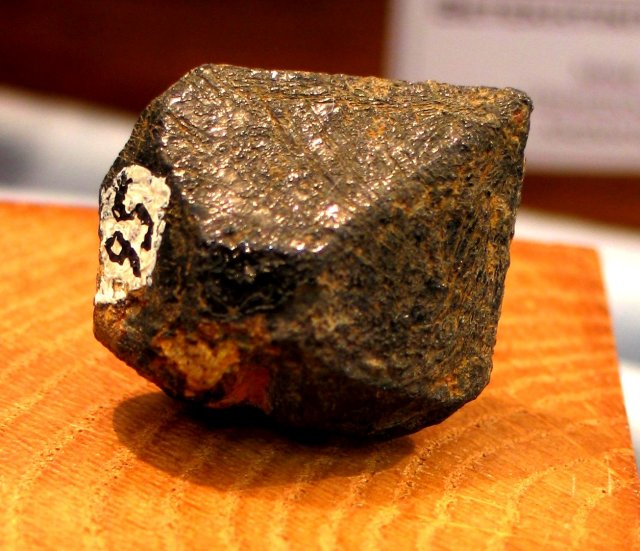 Large Chevkinite-(Ce) Image