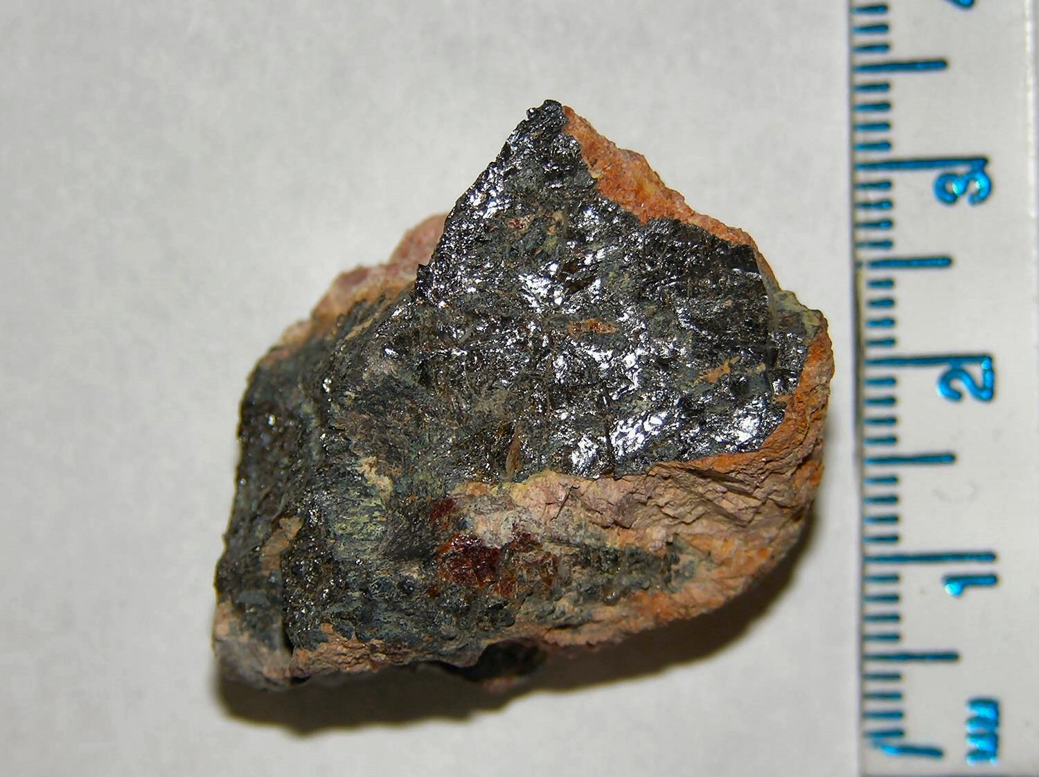 Large Samarskite-(Yb) Image